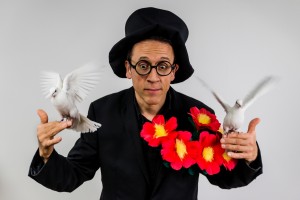 Le Magicien Philippe Lelouchier et ses colombes                  
