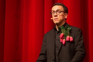 magicien fleurs boutonnière              